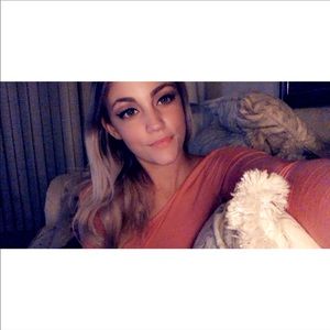 Meet your Posher, Alexis